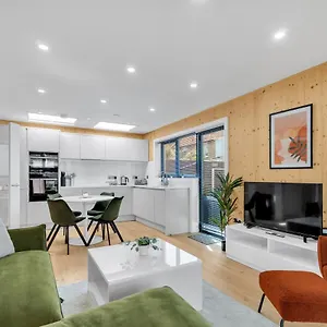https://green-mews-3-by-my-getaways.brighton-hotels-england.com