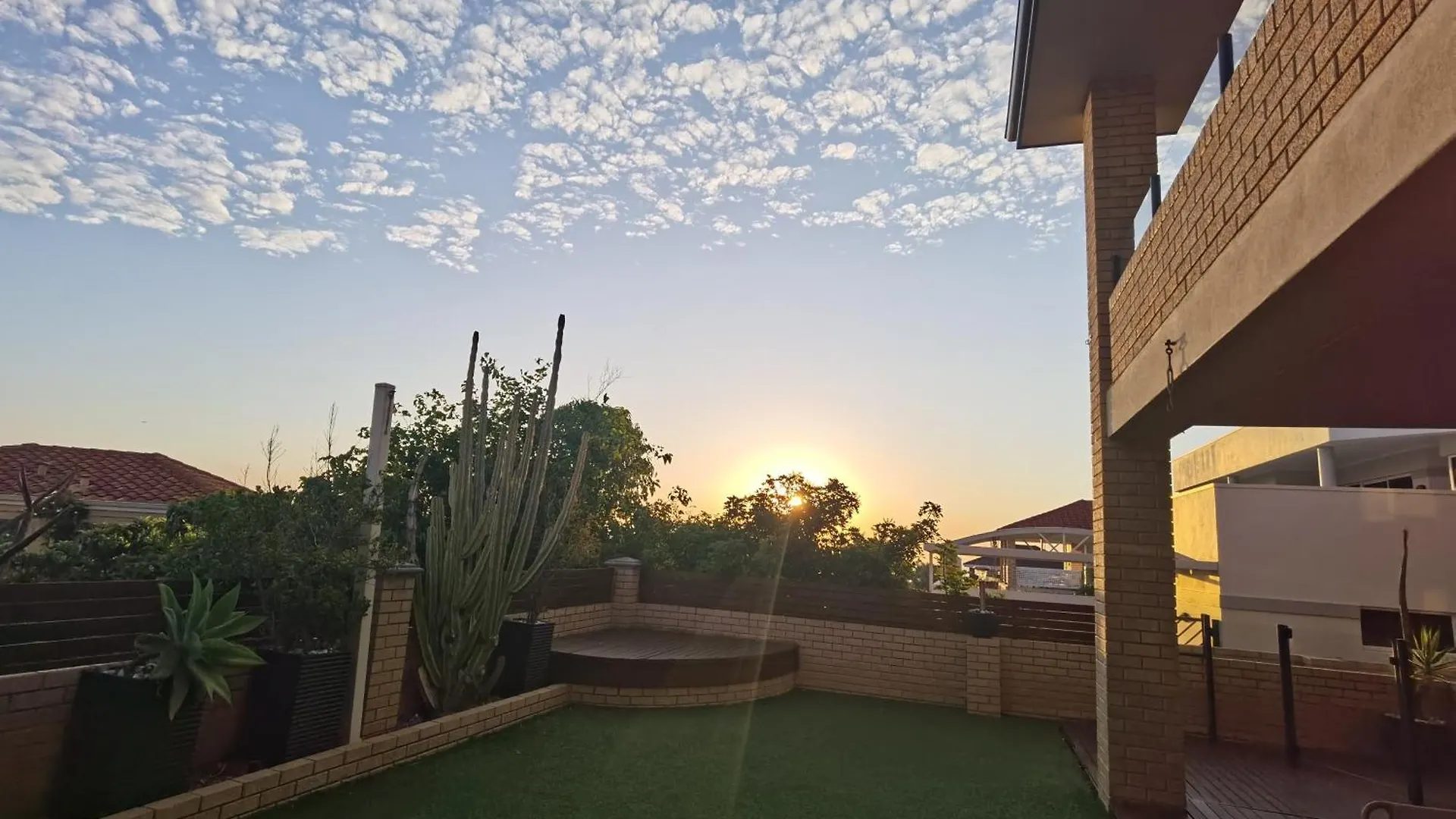 Sunny Ocean View Retreat Apartment Perth Homestay